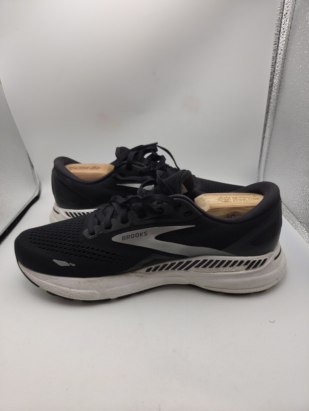 Brooks Adrenaline GTS 23 Women’s 9.5 Wide Running Shoes - Picture 3 of 10